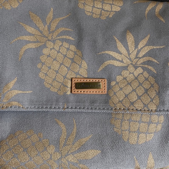 Caribbean Joe Grey & Gold Pineapples Expandable Clutch/Removable Crossbody Strap - Picture 2 of 11
